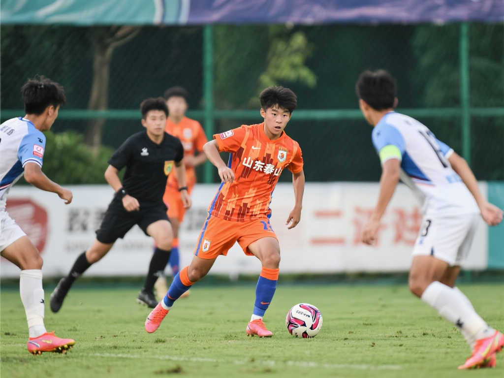 泰山B队连胜登榜第五,韩鹏转变战术风格,主推地面进攻