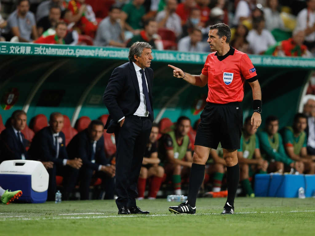王勤伯:葡萄牙教练为何频频与裁判发生冲突?